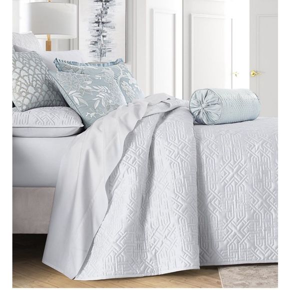 Hotel Collection Other - Hotel Collection Peony Lane Coverlets, Full/Queen